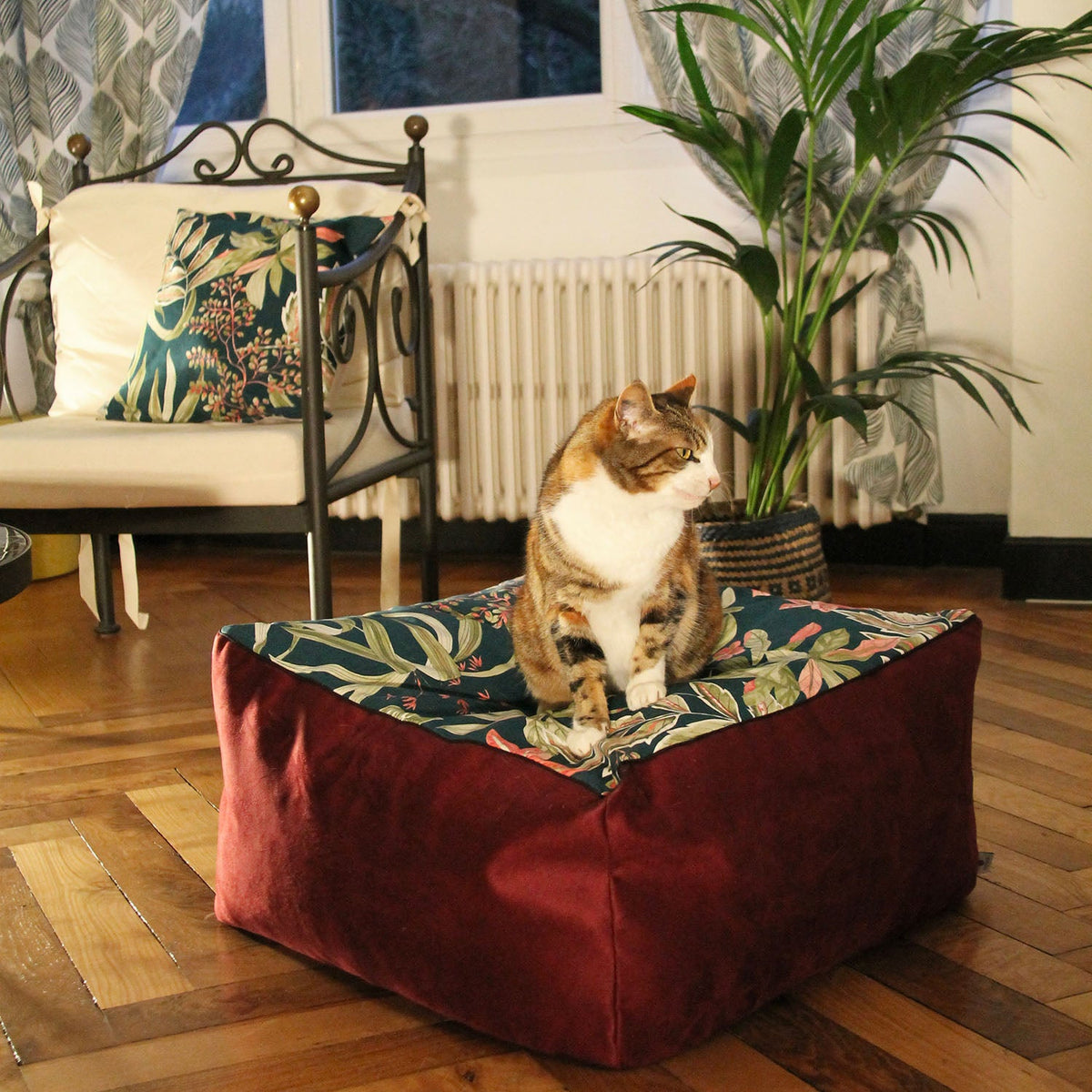 Cube Pouf Émeraude fleuri bordeaux - Couchage pouf chat design