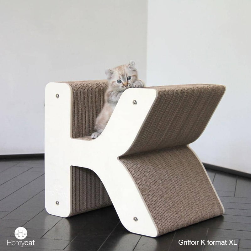 chaton-lynx-lettre-K-grand-griffoir-tendance-meuble