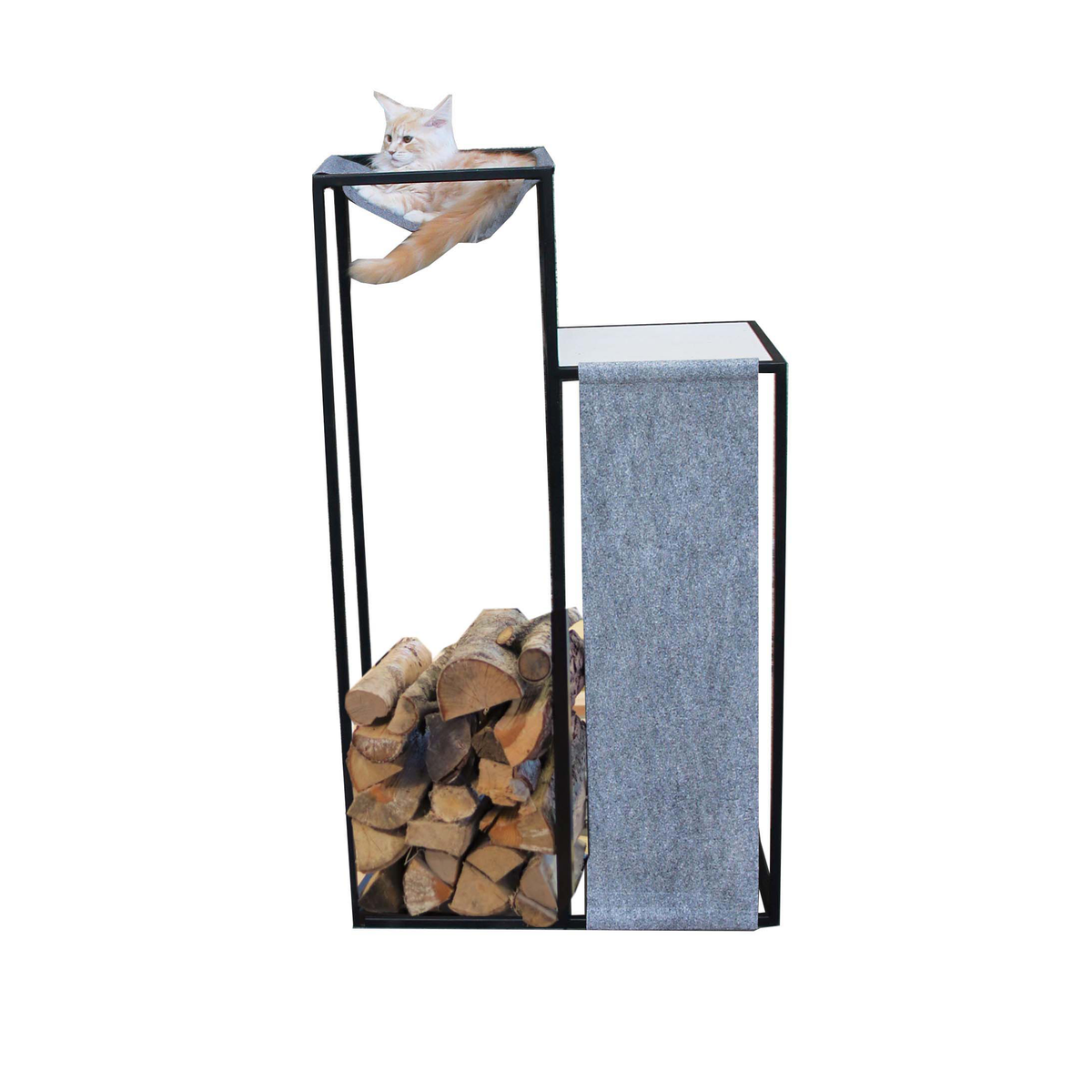 Arbre à chat pouvant également servir de range bûches de bois.