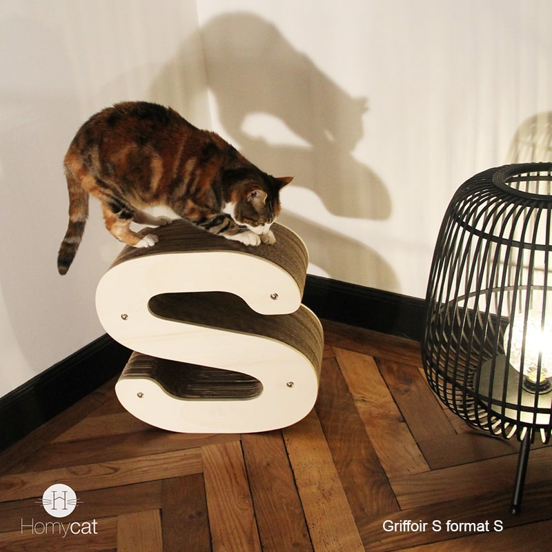 arbre-a-chat-grattoir-lettre-s-deco-design-élégance-discret-homycat