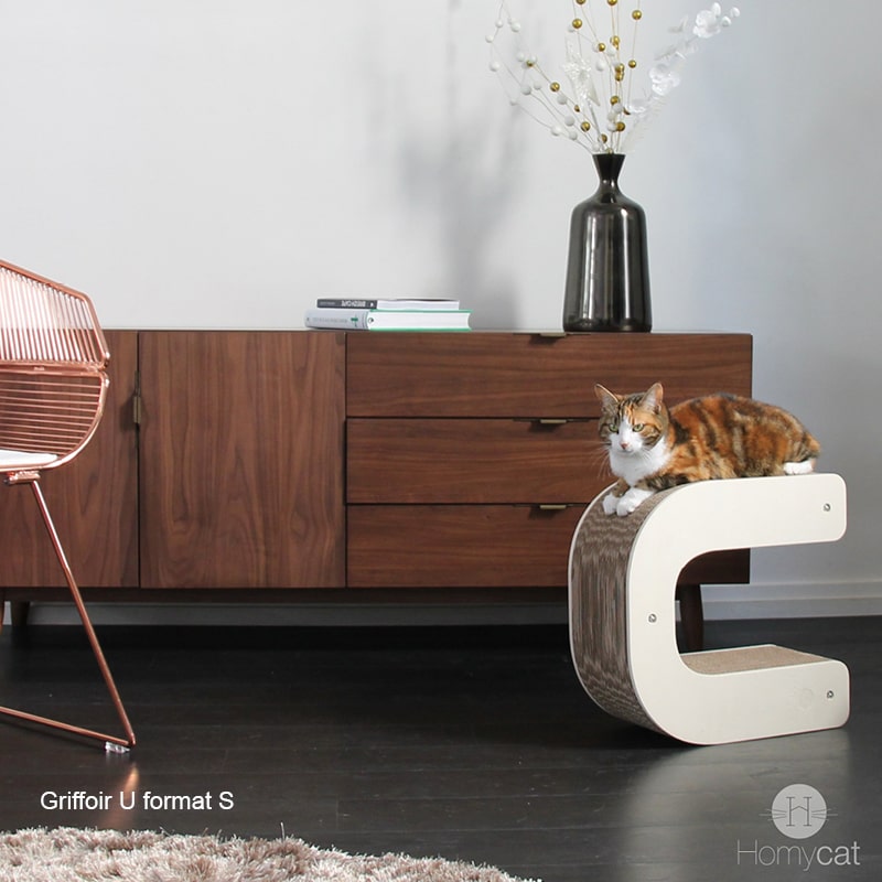 perchoir-appartement-chat-forme-design-lettre-u-couché